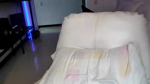 Snapshot of vanesam chatting on 05/15/26, 04:25 vanessa and samantha online show from 05/15/26, 04:25
