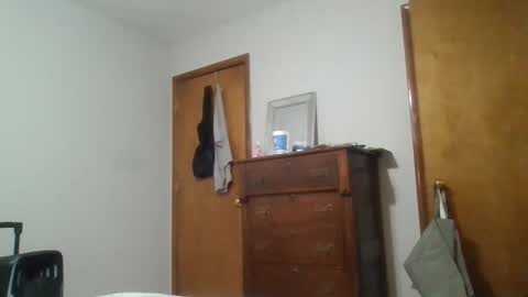 Snapshot of vanessa3211 chatting on 04/27/26, 10:57 greeneyebandit online show from 04/27/26, 10:57