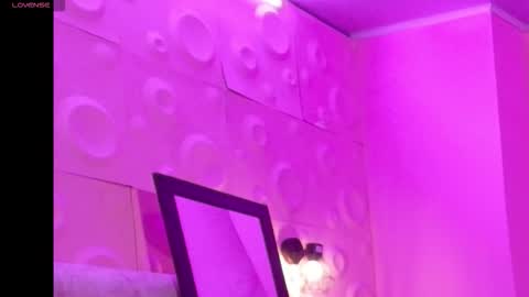 Snapshot of vanessa_7_ chatting on 10/19/25, 09:59 Vanessa online show from 10/19/25, 09:59