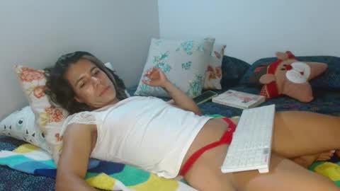 Snapshot of vanessa_aniston83 chatting on 12/17/24, 10:43 vanessa online show from 12/17/24, 10:43