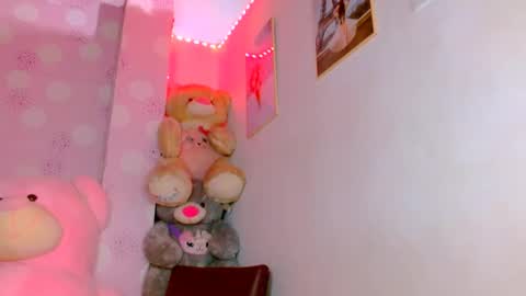 Snapshot of vanessa_brett_1 chatting on 12/02/24, 04:53 vanessa online show from 12/02/24, 04:53