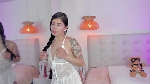Snapshot of vanessa_cruz_18 chatting on 07/09/26, 10:14 Vane online show from 07/09/26, 10:14