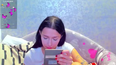 Snapshot of vanessa_florence chatting on 10/26/25, 01:22 RUSSIAN BARBIE BABE online show from 10/26/25, 01:22