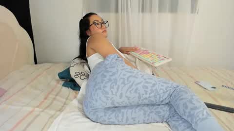 Vanessa online show from 12/05/25, 01:14