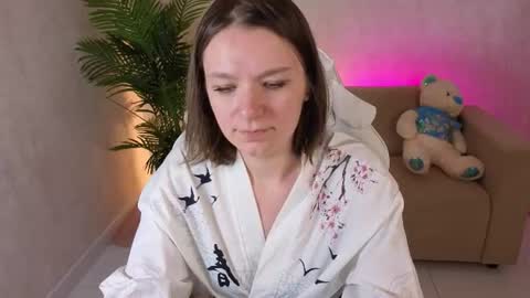 kira online show from 06/10/26, 09:08