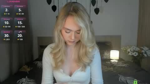 Snapshot of vanessa_maes chatting on 10/20/25, 08:20 Vanessa Maes online show from 10/20/25, 08:20