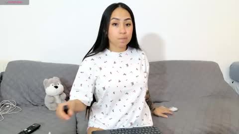 Snapshot of vanessaadol chatting on 05/18/26, 10:10 vanessaadol online show from 05/18/26, 10:10