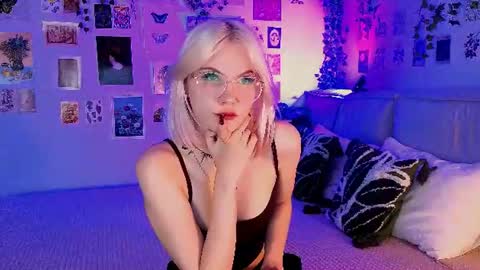 Snapshot of vanessaaustin chatting on 06/17/26, 02:51 Vanessa online show from 06/17/26, 02:51