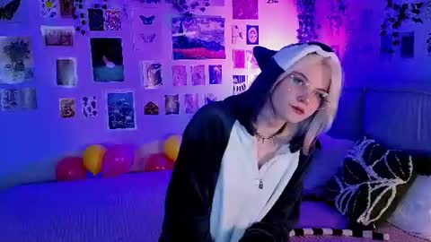 Snapshot of vanessaaustin chatting on 06/18/26, 02:43 Vanessa online show from 06/18/26, 02:43