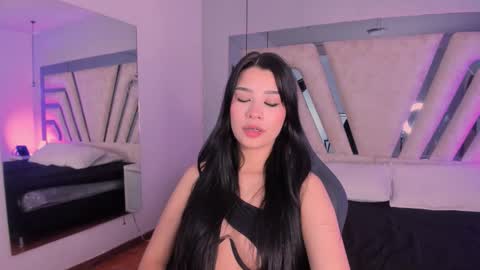 vanessaduval online show from 10/30/25, 11:16