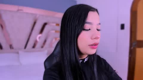 vanessaduval online show from 12/15/25, 03:11