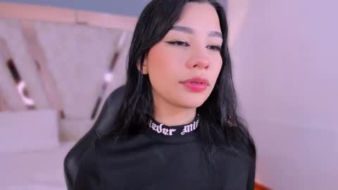 vanessaduval online show from 12/21/25, 03:46