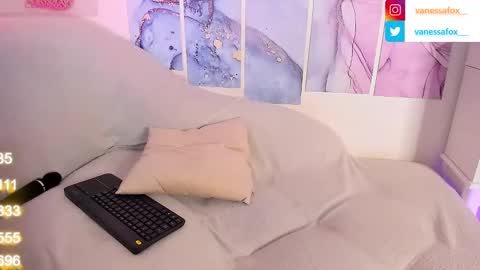 Snapshot of vanessafox__ chatting on 01/06/25, 04:23 V online show from 01/06/25, 04:23
