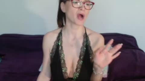 Snapshot of vanessalarahot chatting on 06/19/26, 09:35 Vanessa online show from 06/19/26, 09:35