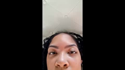 vanessareign online show from 10/04/25, 03:32