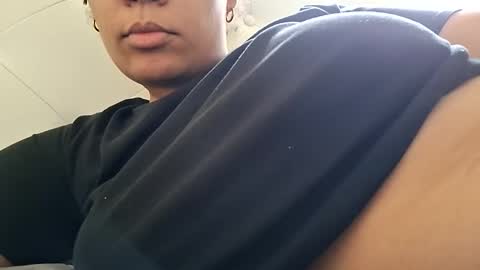 vanessareign online show from 02/16/26, 07:43