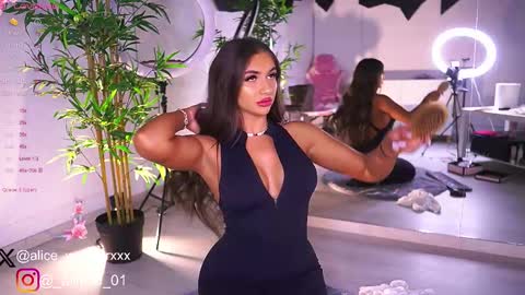 Vanessa Simon online show from 02/11/25, 07:02