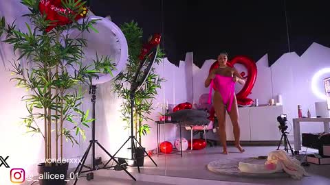 Vanessa Simon online show from 02/16/25, 07:04