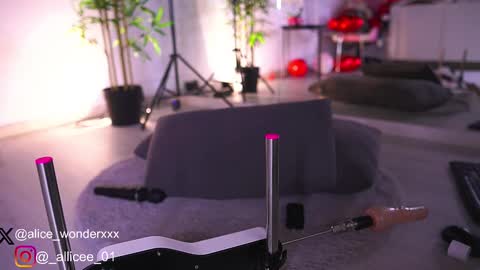 Vanessa Simon online show from 02/16/25, 10:10