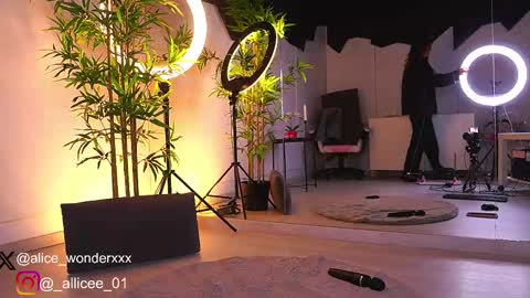 Vanessa Simon online show from 03/04/25, 06:58