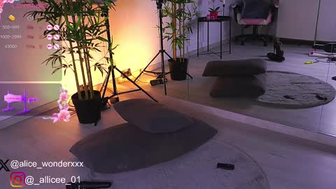 Vanessa Simon online show from 03/04/25, 01:06