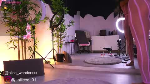 Vanessa Simon online show from 03/06/25, 06:19