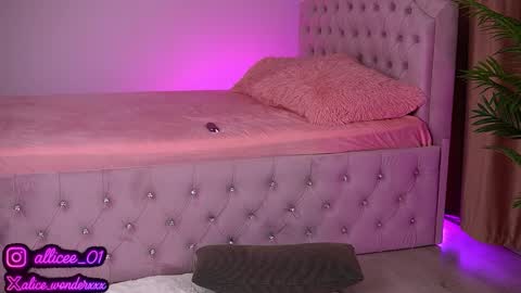 Vanessa Simon online show from 09/18/25, 06:15