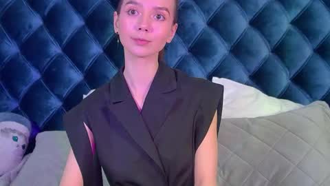 VanessaVienne online show from 04/18/26, 04:11