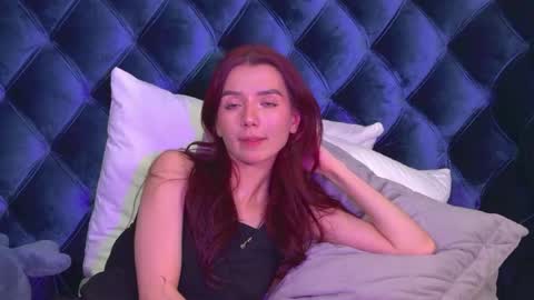 Snapshot of vanessavienne chatting on 05/19/26, 02:18 VanessaVienne online show from 05/19/26, 02:18