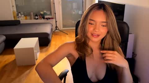 Snapshot of vanesse_ chatting on 05/13/26, 08:38 Irina online show from 05/13/26, 08:38