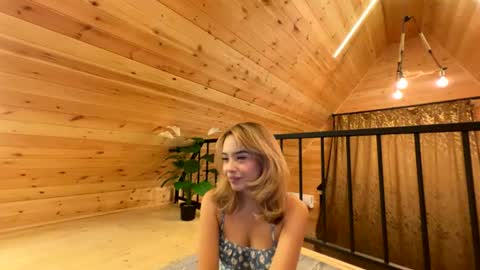Snapshot of vanesse_ chatting on 07/31/26, 05:23 Irina online show from 07/31/26, 05:23