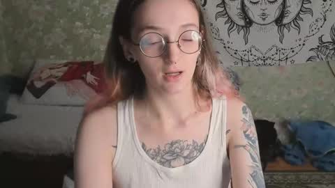 Snapshot of vanilla_arya chatting on 05/07/26, 01:05 Adelina online show from 05/07/26, 01:05