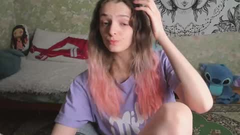 Snapshot of vanilla_arya chatting on 05/29/26, 10:24 Adelina online show from 05/29/26, 10:24