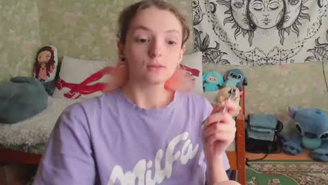 Snapshot of vanilla_arya chatting on 06/05/26, 10:10 Adelina online show from 06/05/26, 10:10