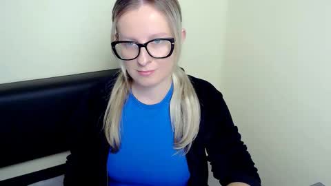 Mia online show from 09/12/25, 06:24