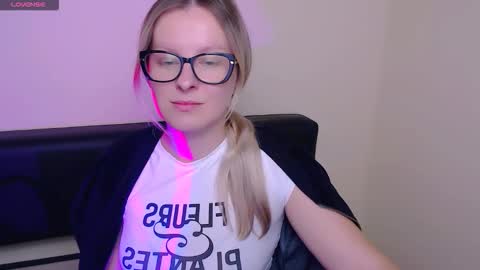 Mia online show from 10/14/25, 06:58