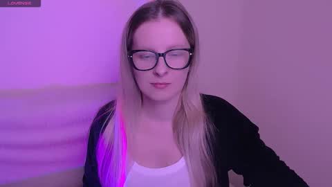 Mia online show from 11/06/25, 08:04