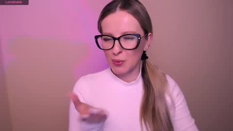 Mia online show from 03/12/26, 06:03