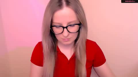 Snapshot of vanillaex_ chatting on 04/26/26, 10:57 Mia online show from 04/26/26, 10:57