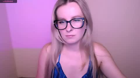 Snapshot of vanillaex_ chatting on 06/11/26, 04:38 Mia online show from 06/11/26, 04:38