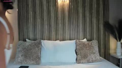 V A N N E S A   online show from 10/27/25, 11:58