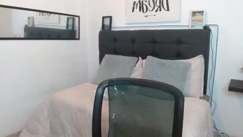 vane online show from 11/04/25, 07:35