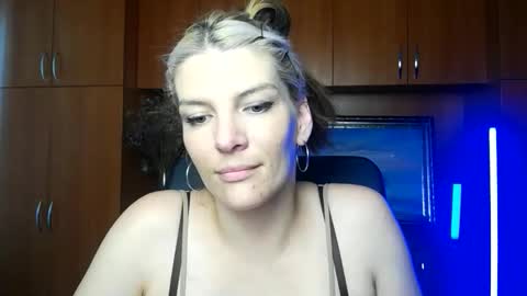 Vanessa online show from 06/05/26, 07:03