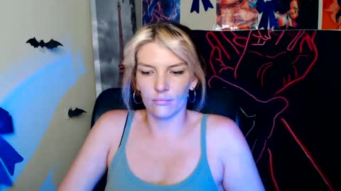 Snapshot of vanrey_ chatting on 07/17/26, 07:04 Vanessa online show from 07/17/26, 07:04