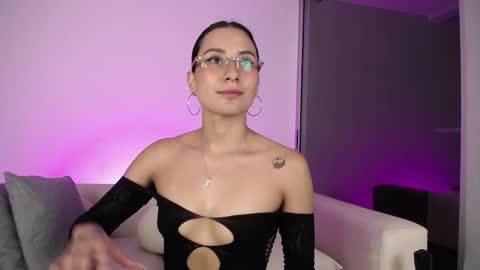 Snapshot of varenka_ivanova22 chatting on 05/27/26, 04:53 varenka_ivanova22 online show from 05/27/26, 04:53