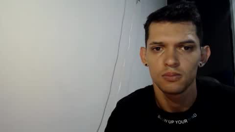 Snapshot of varonelite chatting on 03/08/26, 03:27 Andres online show from 03/08/26, 03:27