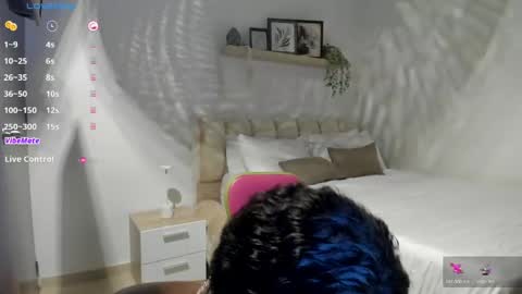 Snapshot of vayolet___ chatting on 05/18/26, 08:36 Hi Im Vayolet online show from 05/18/26, 08:36