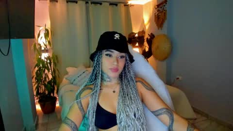 Snapshot of vayolett_bass chatting on 05/04/26, 07:15 Vayolett Bass online show from 05/04/26, 07:15