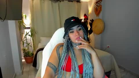 Snapshot of vayolett_bass chatting on 05/11/26, 02:45 Vayolett Bass online show from 05/11/26, 02:45