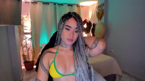 Snapshot of vayolett_bass chatting on 06/01/26, 07:43 Vayolett Bass online show from 06/01/26, 07:43